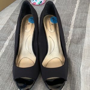Bandolino black wedge peep toe size 7.5